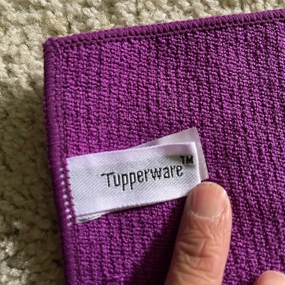 Tupperware microfiber athletic towel - Picture 4 of 8